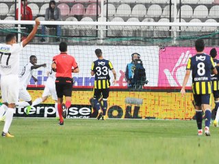 Fenerbahçe Manisa'da kayıp!