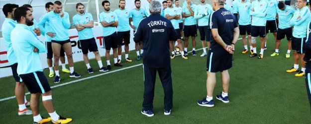 Milli Takım 3 eksikle top başı yaptı!