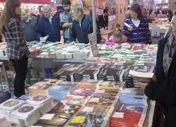 İzmir Kitap Fuarı'nda bin 700 korsan kitap ele geçirildi