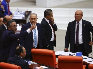 Meclis'te olaylı oturum