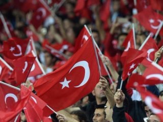 O ülkeye Türk akını! Her şey bayrak için!