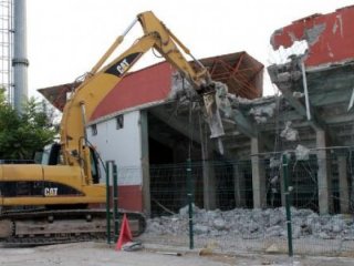 Elazığ Atatürk Stadyumu’nda yıkım başladı