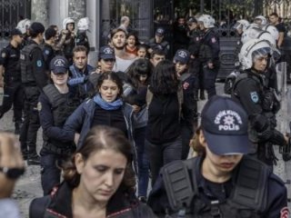 İstanbul Üniversitesi'nde sıcak saatler