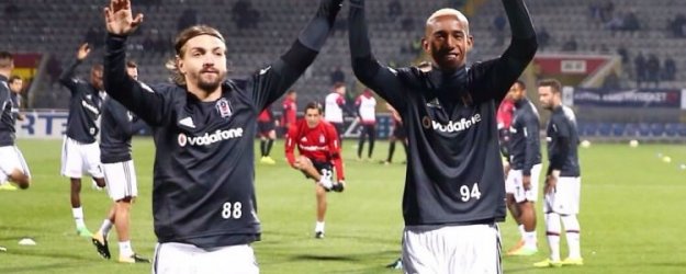 Caner ve Talisca el ele