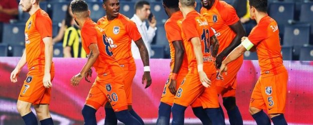 Başakşehir'de 4 kadro dışı! Emre, Adebayor...