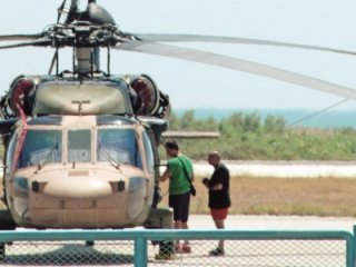 Hainler kaçtıkları helikopteri talan etmişler