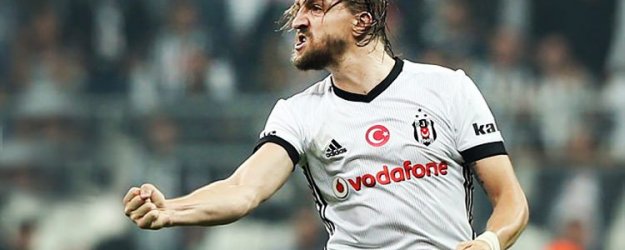 Caner yaptığının karşılığını aldı!