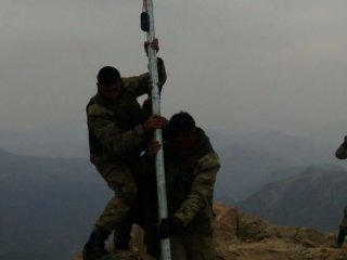 Mehmetçik oraya bayrağı dikti!