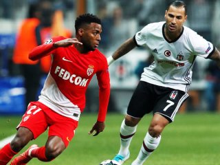 Beşiktaş sahasında fırsat tepti! Nazar boncuğu oldu