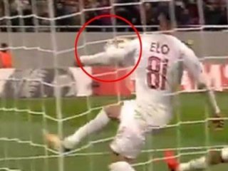 Türk hakemden skandal karar! Ortalık karıştı