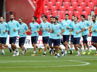 Yıldız futbolcudan şok karar! Milli takımı bıraktı