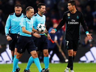 Cüneyt Çakır şimdi yandı! UEFA'ya şikayet...