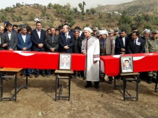 Süleyman Soylu 8 şehidin verildiği Şemdinli'de