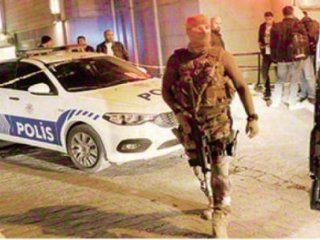 Şirinler çetesi AVM’de ‘suikast’ yemeğindeydi!