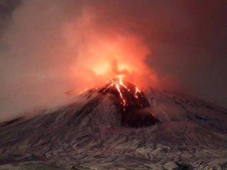 Rusya'da patladı, Alaska'da uçak seferleri iptal