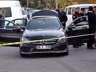 Ankara'da lüks araç paniği! Polise bilerek çarptı