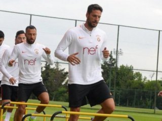 Galatasaray'da 8 futbolcunun bileti kesildi
