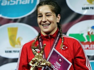 Milli güreşçi Yasemin tacizcisini hastanelik etti!