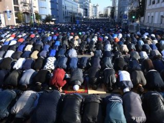 Fransa'da namaz protestosu