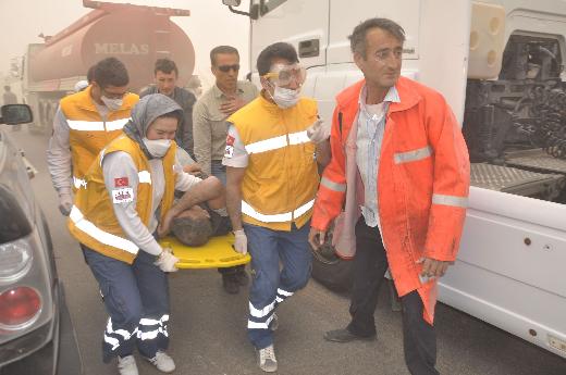 Kum Fırtınası Trafiği Alt Üst Etti: 4 Ölü