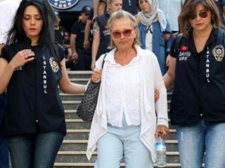 Nazlı Ilıcak duruşmada ağladı