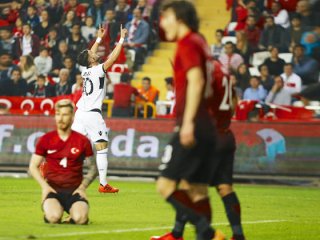 Antalya'da milli rezalet!