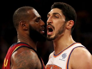 FETÖ'cü Enes Kanter ABD'de kendini sevdirmek için bakın ne yaptı!