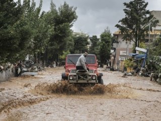 Yunanistan'da bilanço ağırlaşıyor