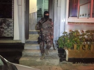 İzmir'de silahlı kavga: 3'ü polis 7 yaralı