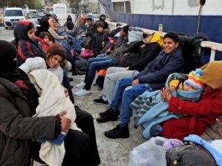 Ege'de can pazarı: 60 göçmen son anda kurtarıldı