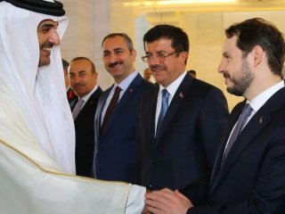 Katar'da tarihi anlaşma