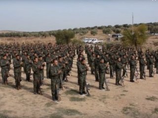 Skandal görüntü! ABD'nin eğittiği teröristler yemin töreninde!
