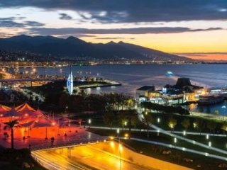 Türkiye’nin notunu düşürüp duran Fitch’ten İzmir’e tam not