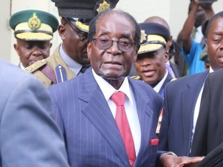 Başkan Mugabe istifa etti!