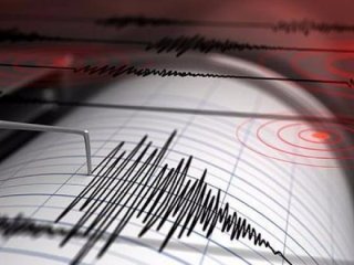 Gece yarısı deprem paniği: 8 kez sallandı!