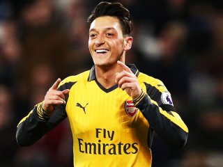 Mesut Özil 3,5 yıllık imzayı attı!