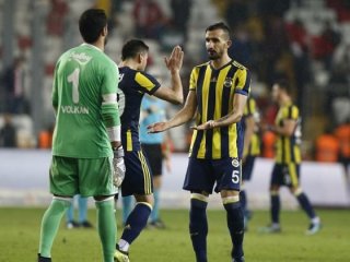 Fenerbahçe'yi orta sahası sırtlıyor