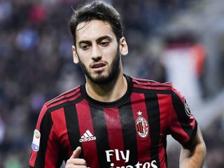 Hakan Çalhanoğlu'nun yeni hocası açıklandı!