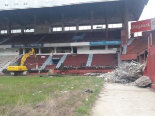 Avni Aker Stadı'na ilk kepçe vuruldu