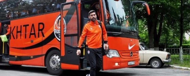 Otobüsü durdurup takımı tehdit ettiler!