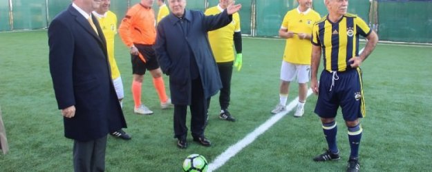 Aziz Yıldırım halı saha maçında!