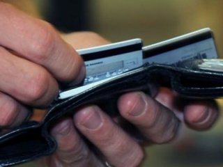 Kartlar cüzdandan "uçuş" için çıktı