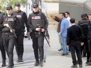 İstanbul'da hareketli dakikalar: Polise saldırı...