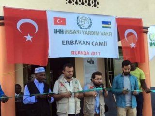 Ruanda Erbakan Camii ibadete açıldı