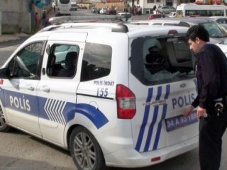 Polis araçlarına taşlı ve sopalı saldırı