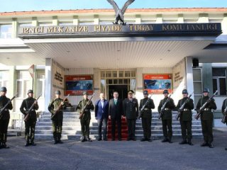 Erdoğan’dan Tugay Komutanlığına ziyaret
