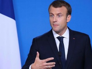 Cezair'den Macron'a özür çağrısı