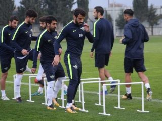 G.Saray maçı öncesi Akhisarspor'da sıkıntı!