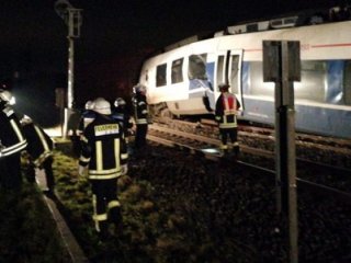 Almanya'da tren kazası: Onlarca yaralı var