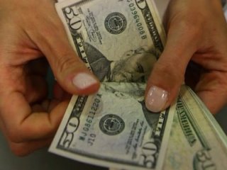 Dolar 3. 85 seviyesinde başladı!
